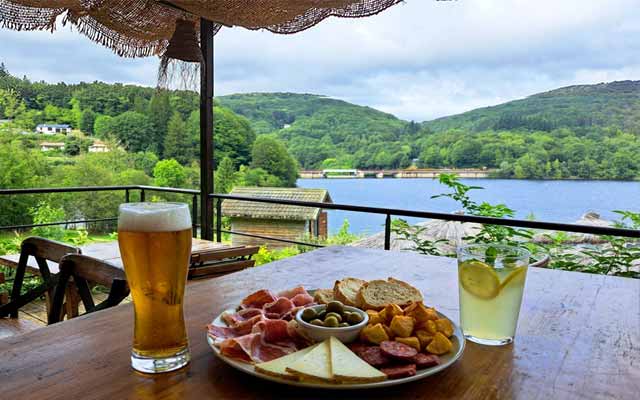 Lake Café Raviège